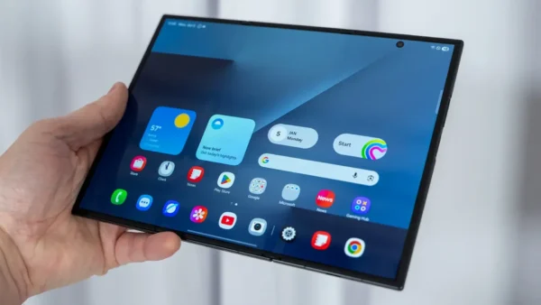 Samsung Galaxy Z Trifold — image 4